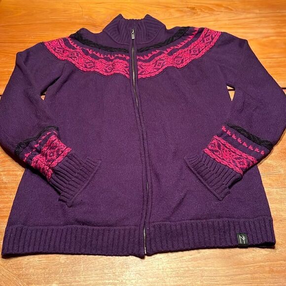 Neve Sweater  - Picture 1 of 9